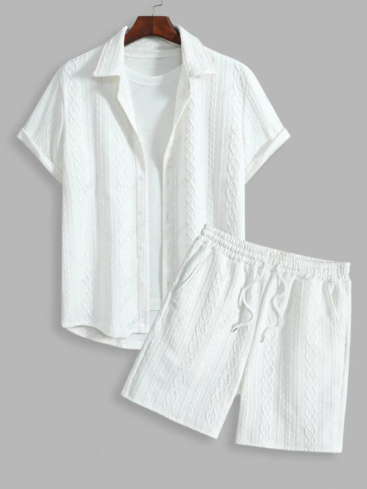 Herren-Set: Kurzarmhemd mit Zopfmuster und Jacquard-Struktur, geknöpft, und Shorts mit Kordelzug, weiß, schwarz, kaffeebraun